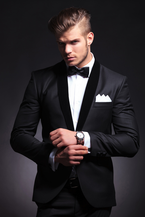 Hombre que viste elegante